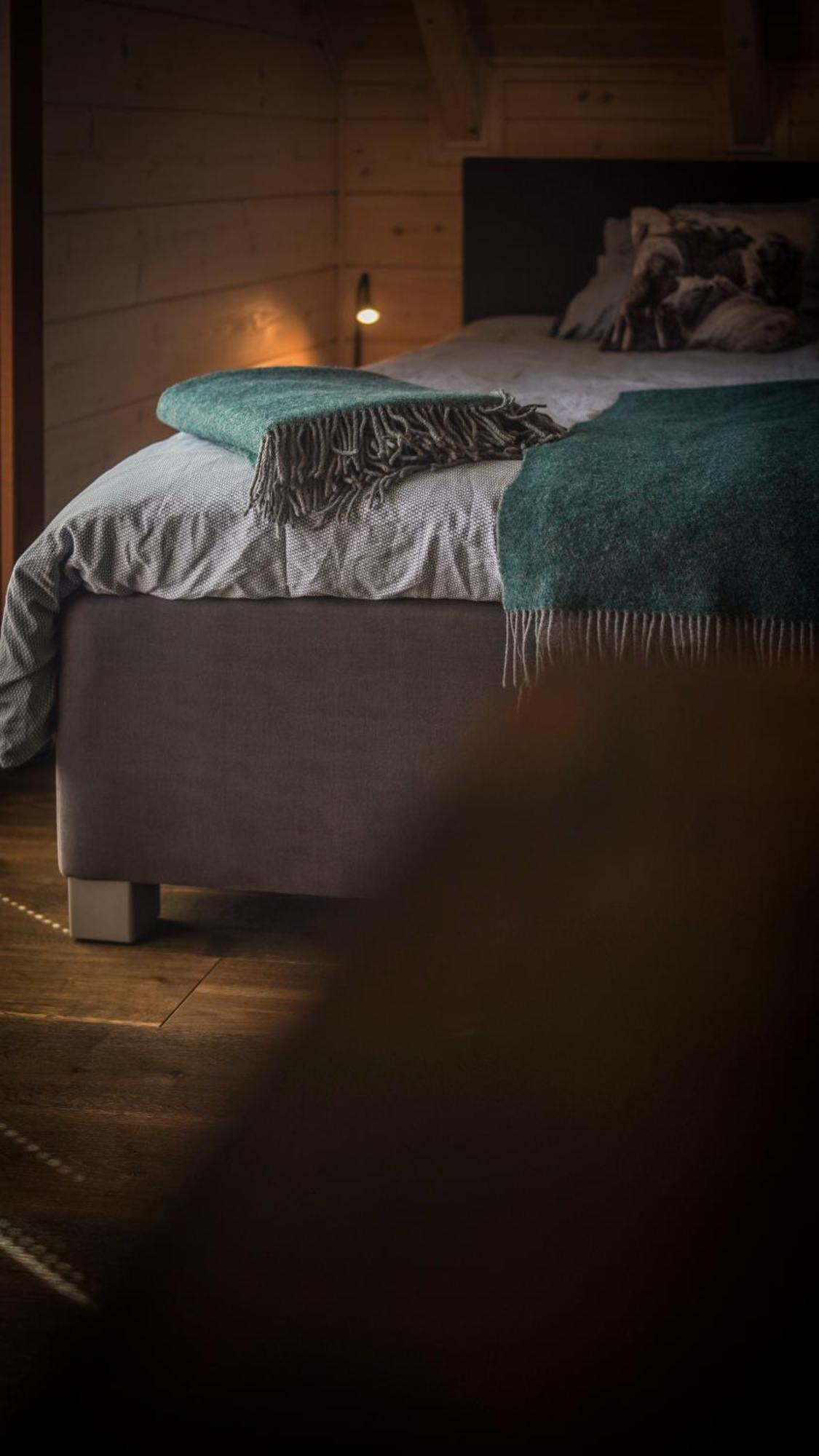 Houten Vakantiewoning "Reisnaarpolen" Royaal Ontbijt, Sauna En Hottub Czarna Góra 外观 照片