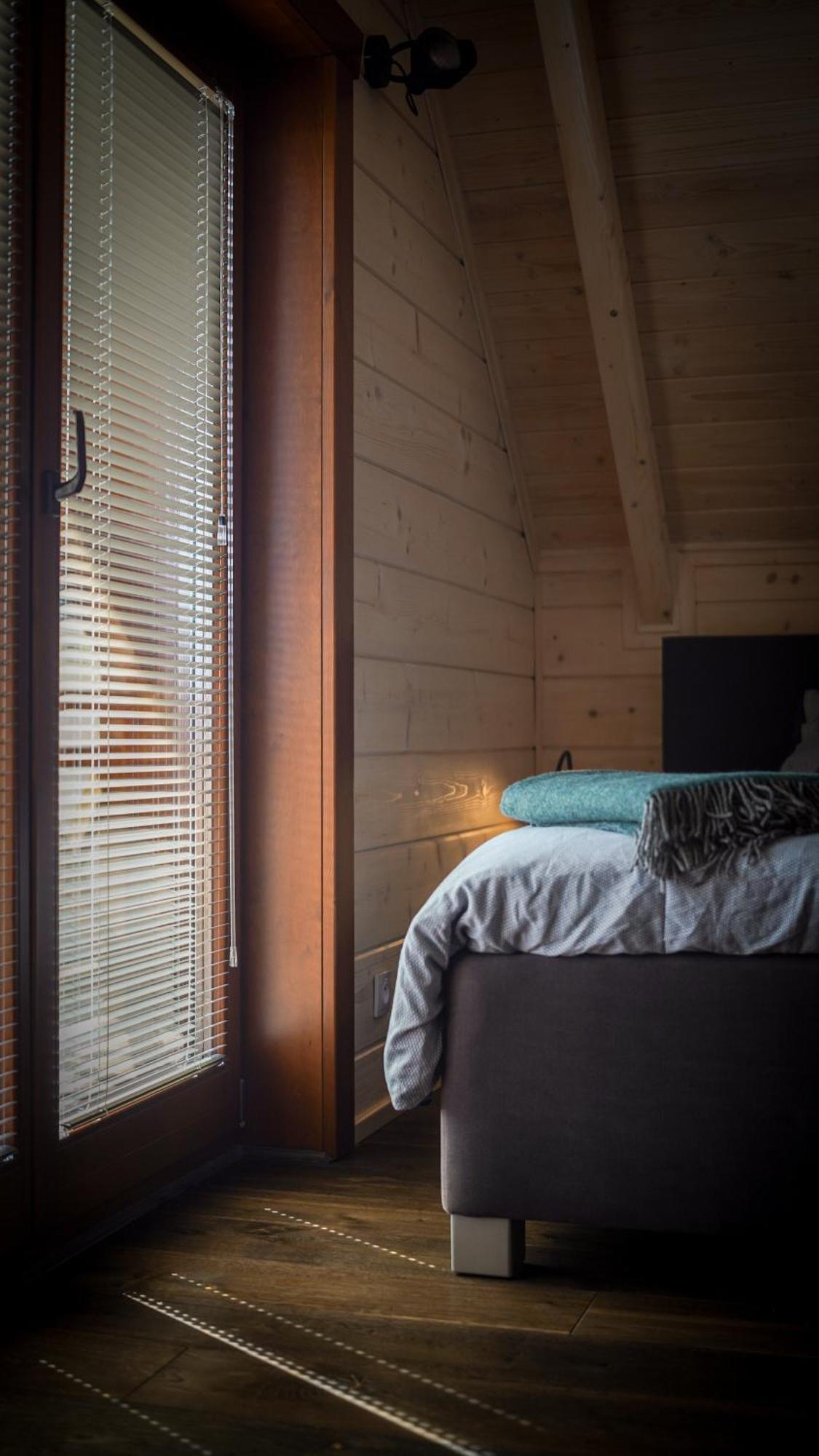 Houten Vakantiewoning "Reisnaarpolen" Royaal Ontbijt, Sauna En Hottub Czarna Góra 外观 照片