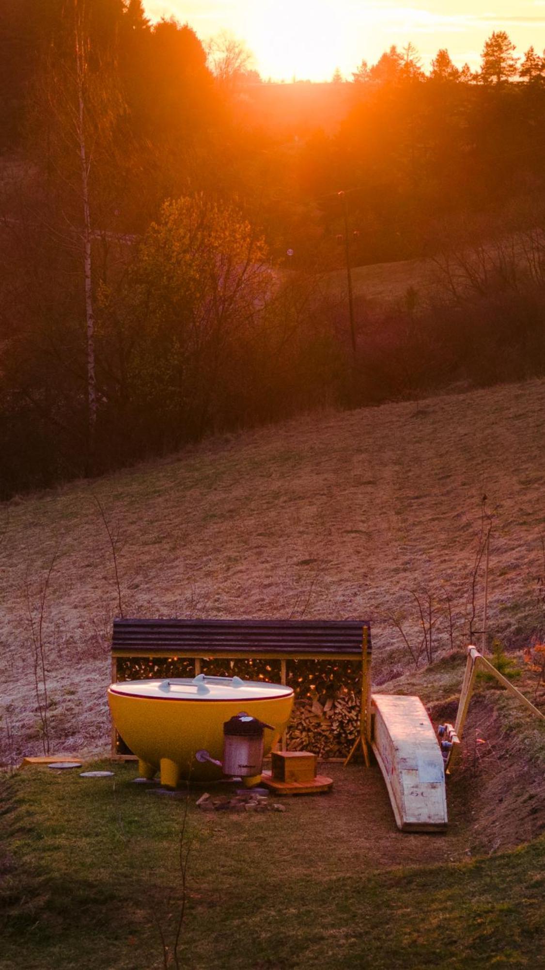 Houten Vakantiewoning "Reisnaarpolen" Royaal Ontbijt, Sauna En Hottub Czarna Góra 外观 照片